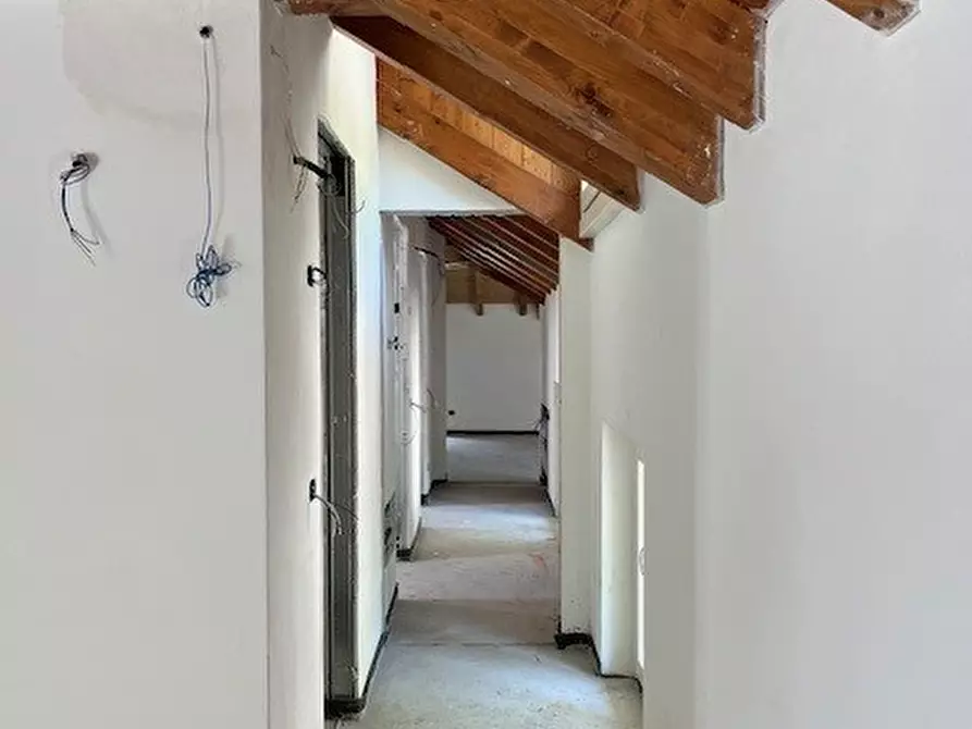 Immagine 13 di Mansarda in vendita  in Via Castello 27 a Canzo