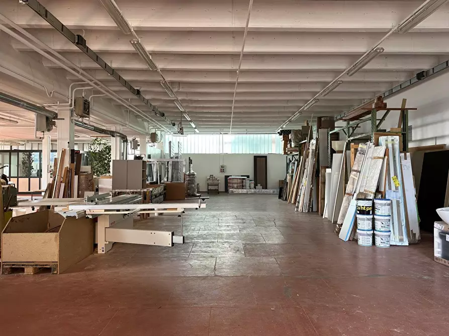 Immagine 1 di Laboratorio in vendita  in via Canturina 5 a Capiago Intimiano