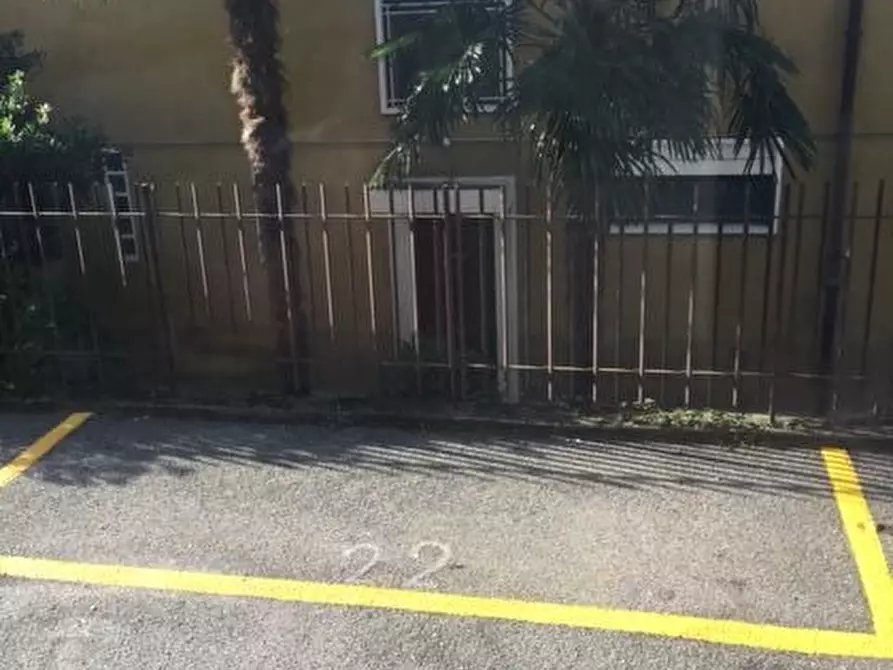 Immagine 17 di Bilocale in vendita  in Via Monte Nero 26 a Como