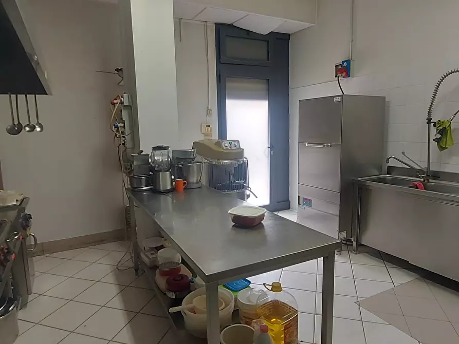 Immagine 33 di Locale commerciale in vendita  in Viale Porta Pia 5 a Brindisi