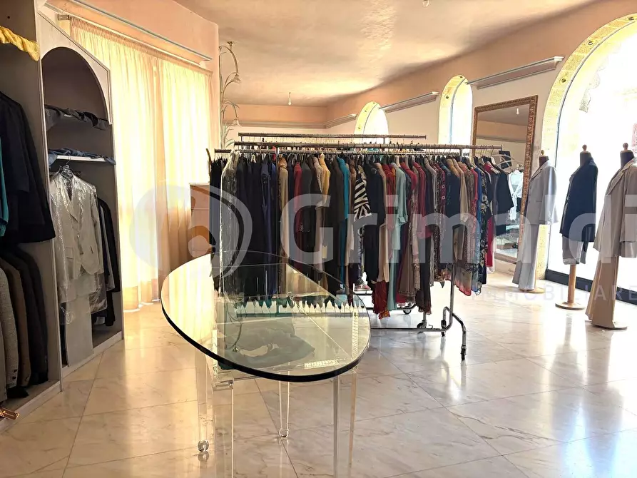 Immagine 11 di Locale commerciale in vendita  in Via Aldo Moro 89 a Tuglie