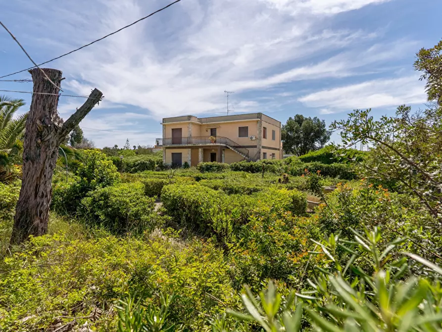Immagine 21 di Villa in vendita  in Via Camaiore 2 a Lecce