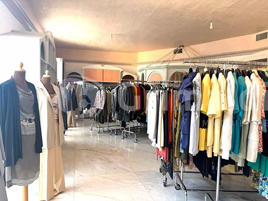 Immagine 14 di Locale commerciale in vendita  in Via Aldo Moro 89 a Tuglie