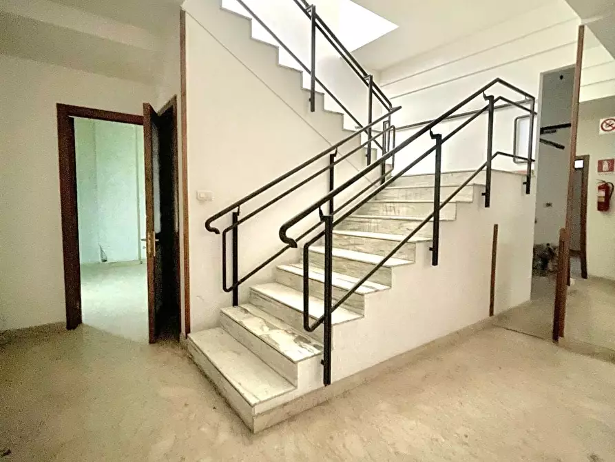 Immagine 12 di Locale commerciale in vendita  in Via Guglielmo Oberdan 57 a Lecce