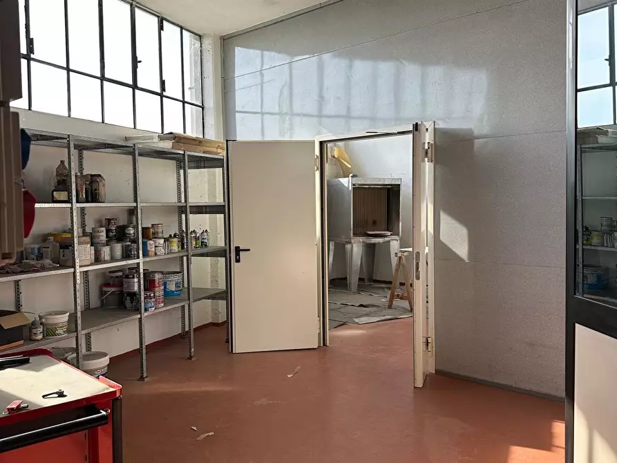 Immagine 6 di Laboratorio in vendita  in via Canturina 5 a Capiago Intimiano