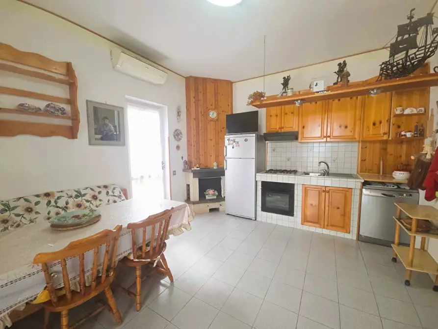 Immagine 21 di Quadrilocale in vendita  in Via dei Delfini 102 a Ardea