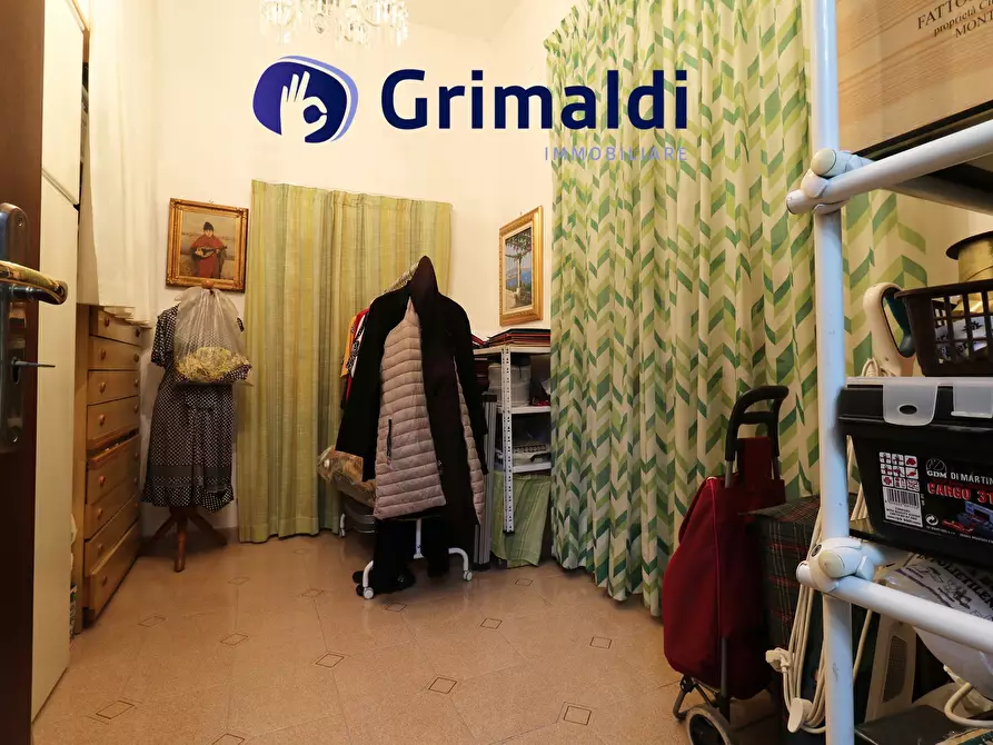 Immagine 5 di Quadrilocale in vendita  in Via Chiatamone a Napoli