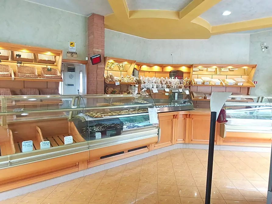 Immagine 23 di Locale commerciale in vendita  in Viale Porta Pia 5 a Brindisi