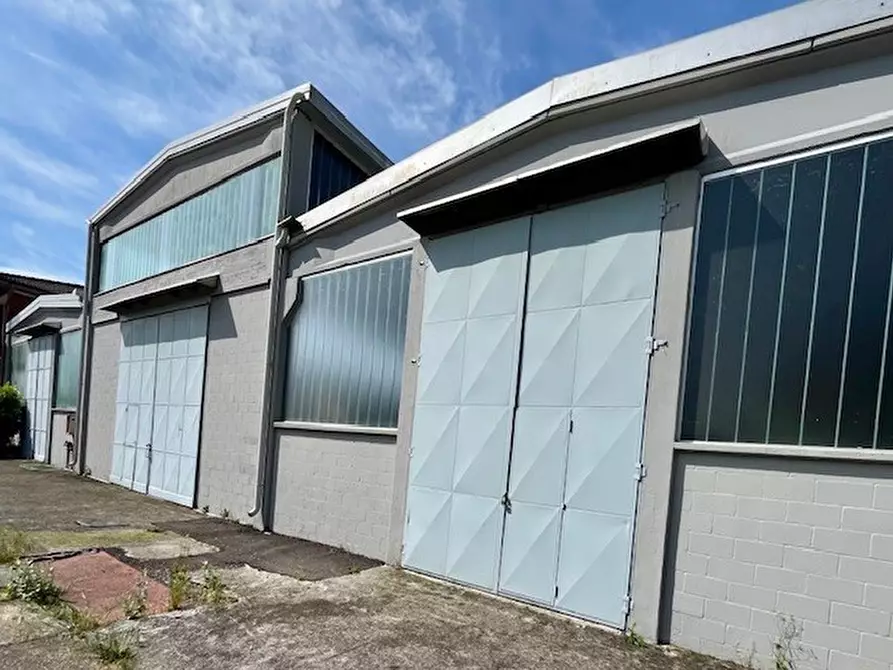 Immagine 7 di Attività artigianale in vendita  a Erba