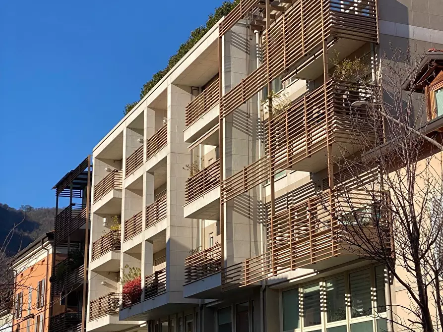 Immagine 22 di Quadrilocale in vendita  in Via XX Settembre 5 a Como