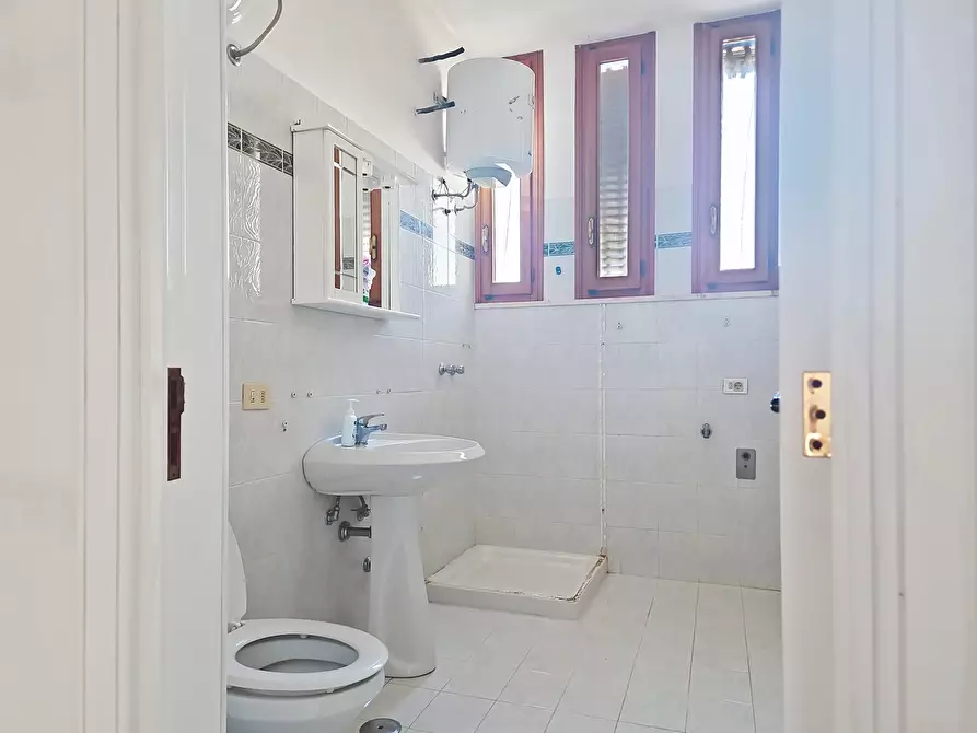 Immagine 22 di Pentalocale in vendita  in Via Fogazzaro Antonio 4 a Erchie