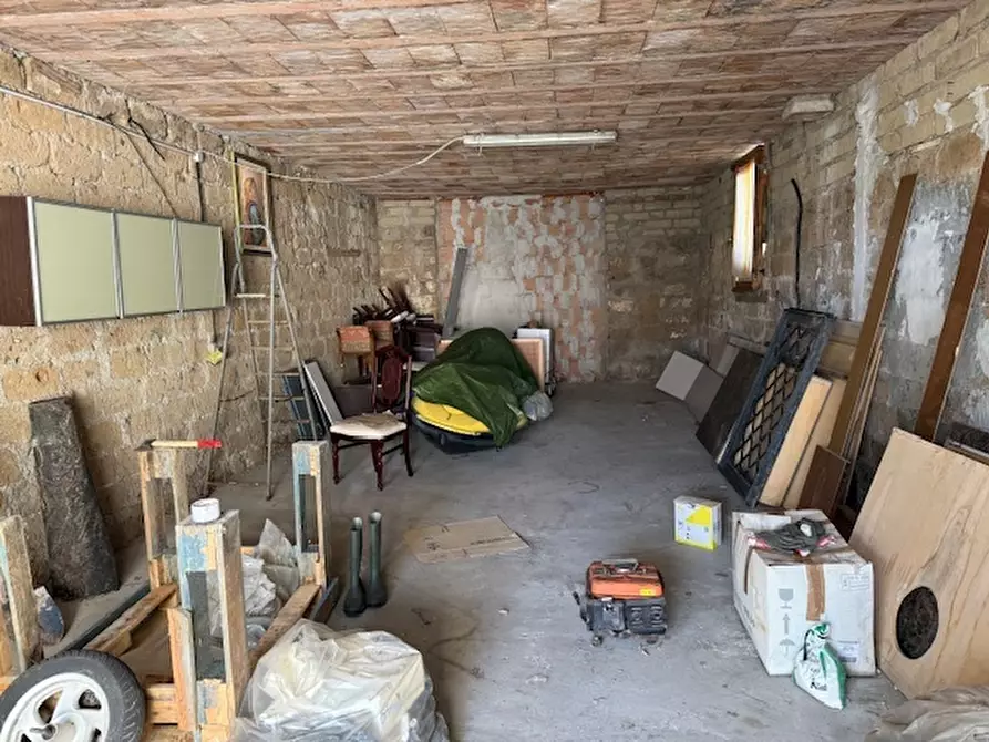Immagine 19 di Magazzino in vendita  in Viale Guglielmo Marconi 229 a Anzio