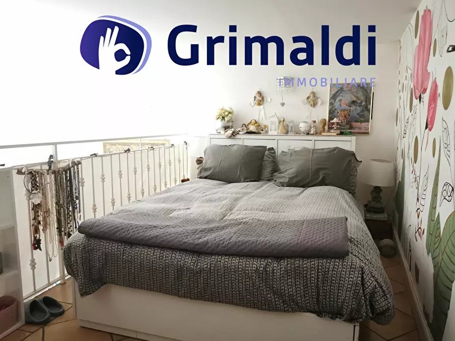 Immagine 25 di Trilocale in vendita  a Pozzuoli