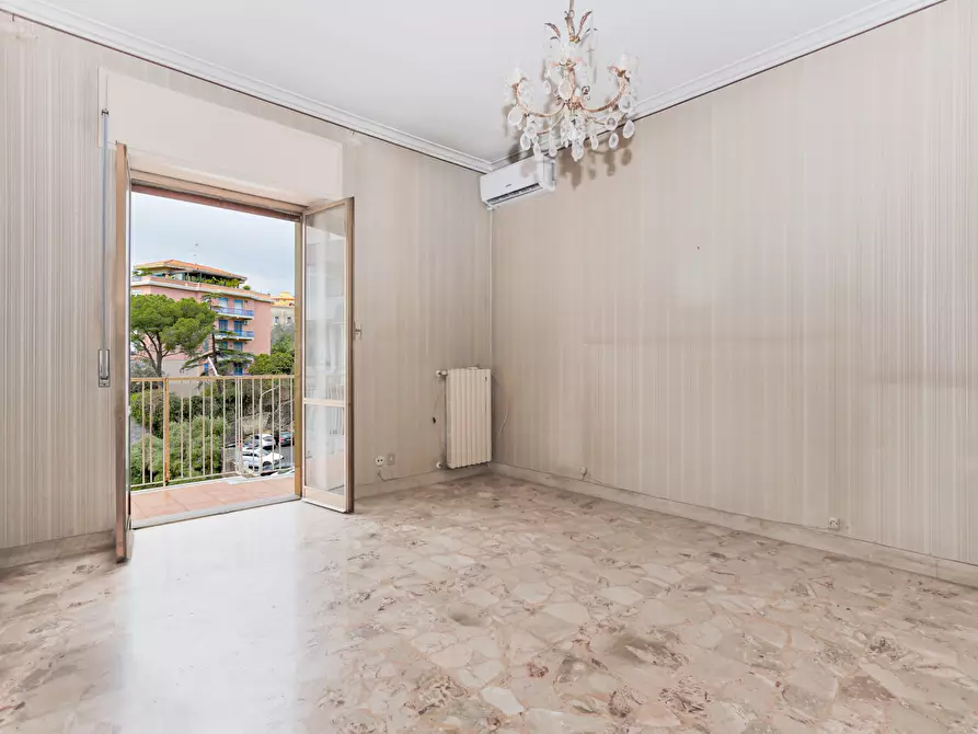 Immagine 23 di Pentalocale in vendita  in Via Nuovalucello 3 a Catania