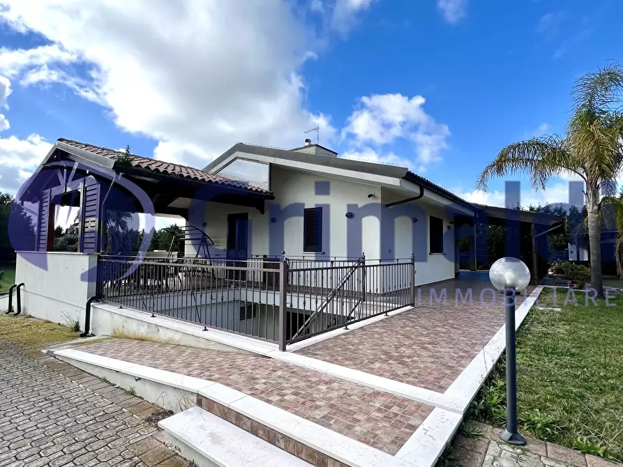 Immagine 25 di Villa in vendita  in Strada I Nucleo Erchie Piccola 10 a Lizzanello