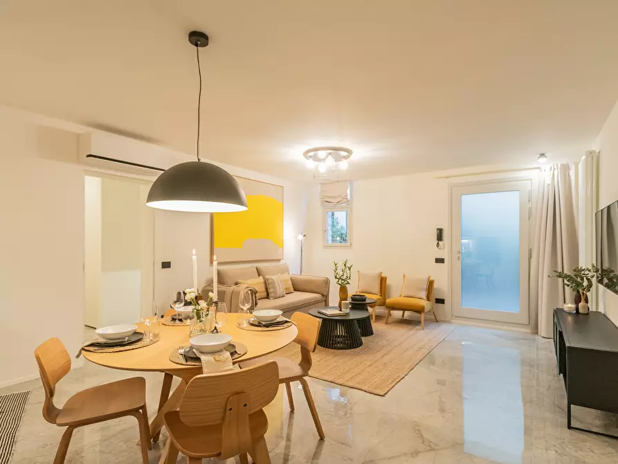 Immagine 3 di Bilocale in vendita  in Via Regina a Carate Urio