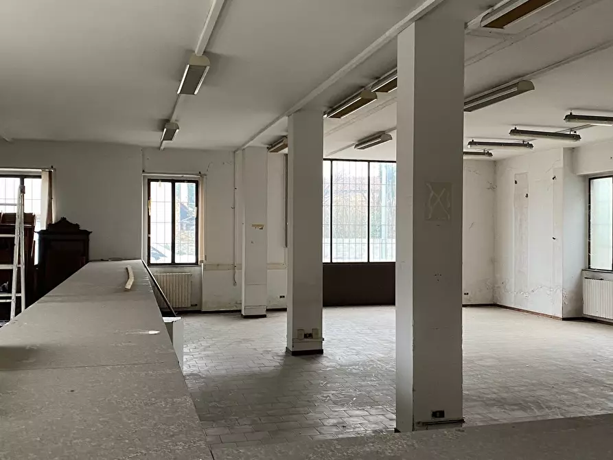 Immagine 8 di Capannone industriale in vendita  a Como