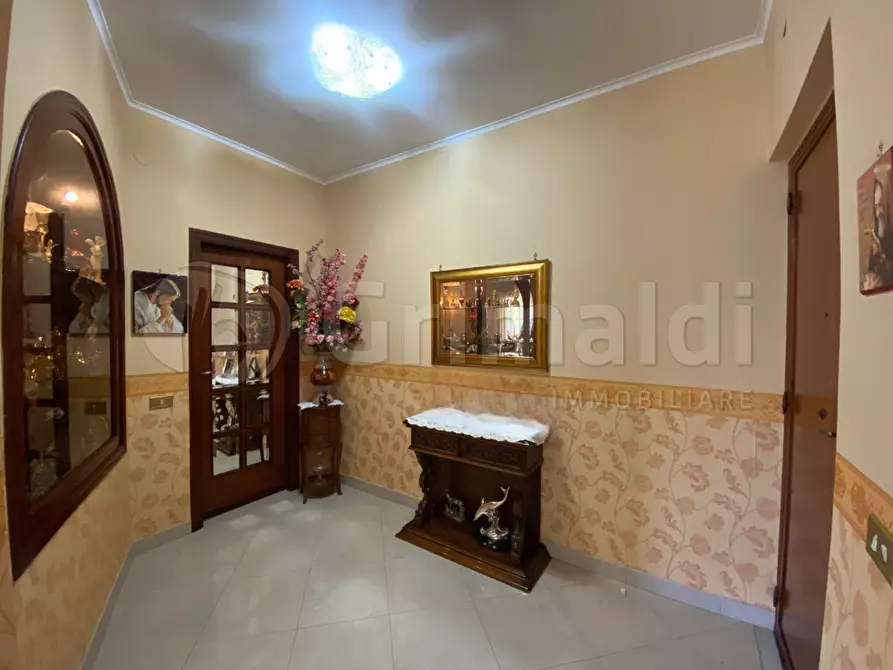 Immagine 4 di Trilocale in vendita  a Giugliano In Campania