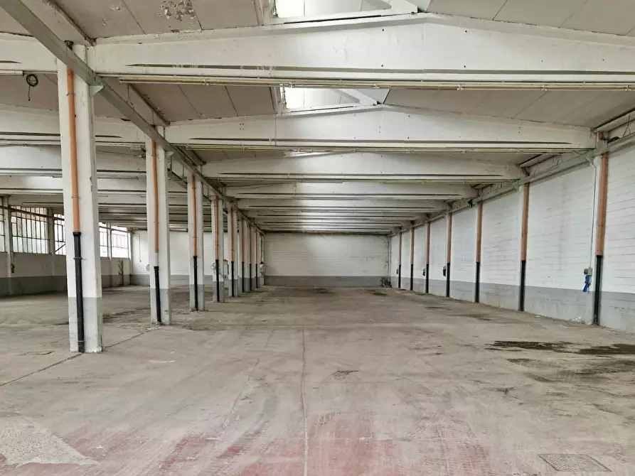 Immagine 6 di Attività artigianale in vendita  in VIA TRIESTE 37 a Erba