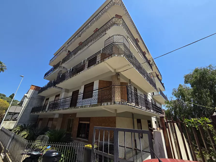 Immagine 2 di Appartamento in vendita  in Via Comunale Bordonaro 35 a Messina