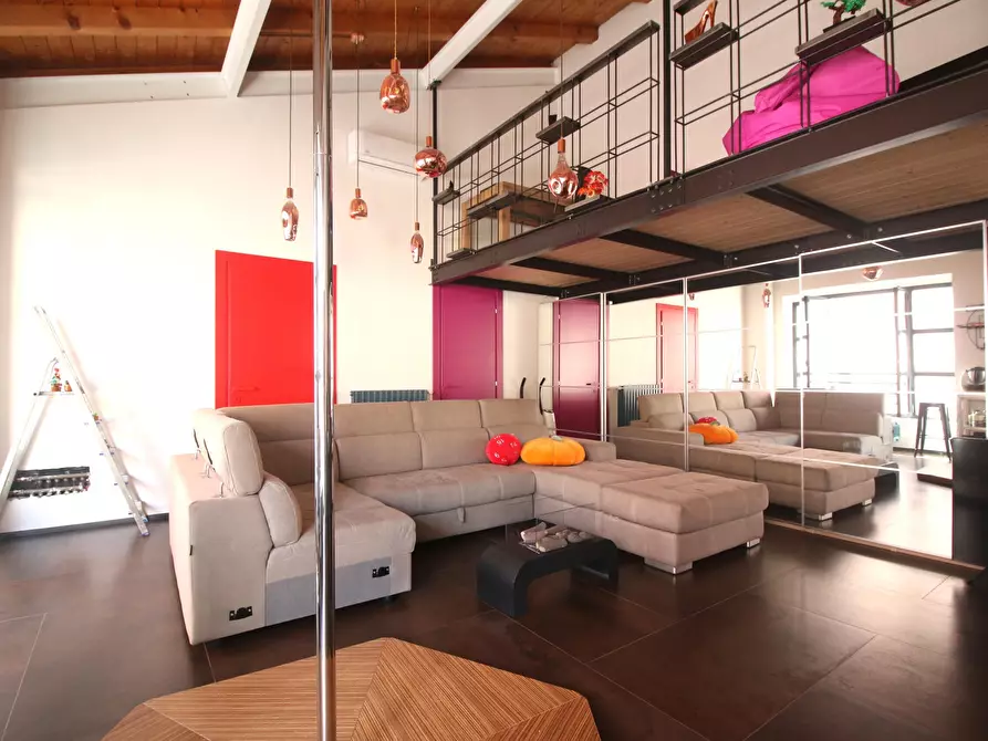 Immagine 2 di Loft/Open space in vendita  in Via Francesco Anzani 12 a Como