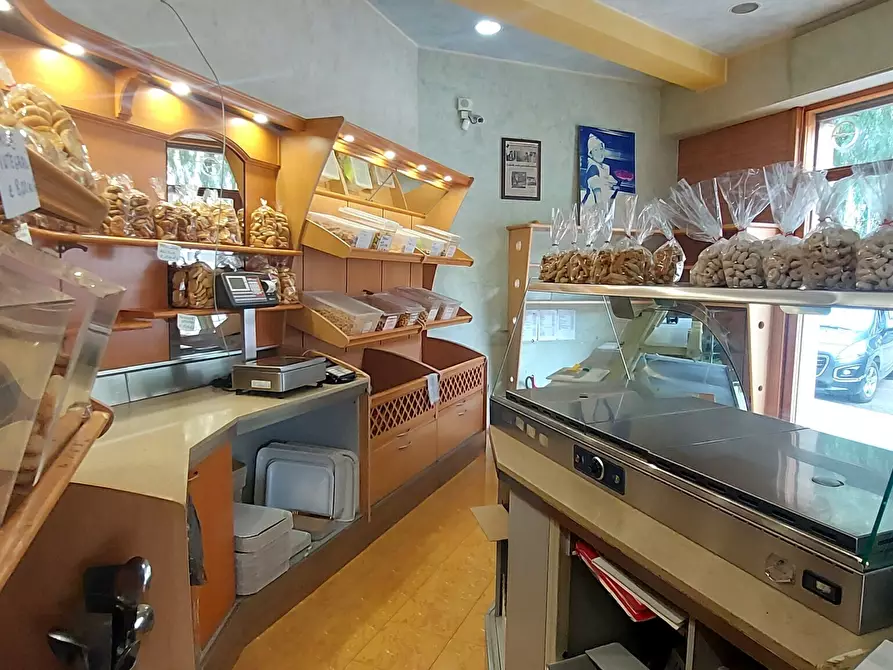 Immagine 19 di Locale commerciale in vendita  in Viale Porta Pia 5 a Brindisi
