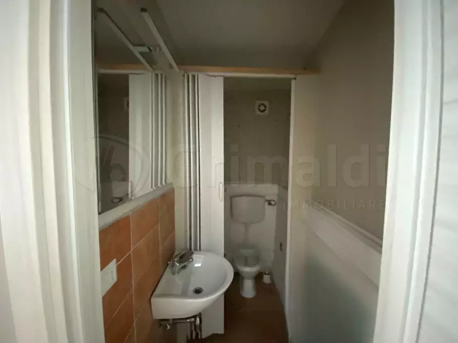 Immagine 5 di Locale commerciale in affitto  a Giugliano In Campania