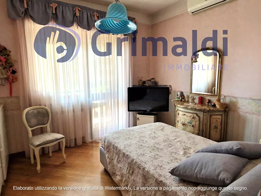 Immagine 22 di Pentalocale in vendita  in Via Pietro Castellino 141 a Napoli