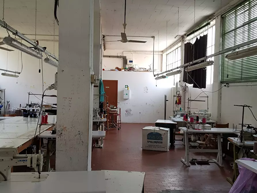 Immagine 1 di Laboratorio in vendita  in via Andrea Appiani 37 a Bosisio Parini