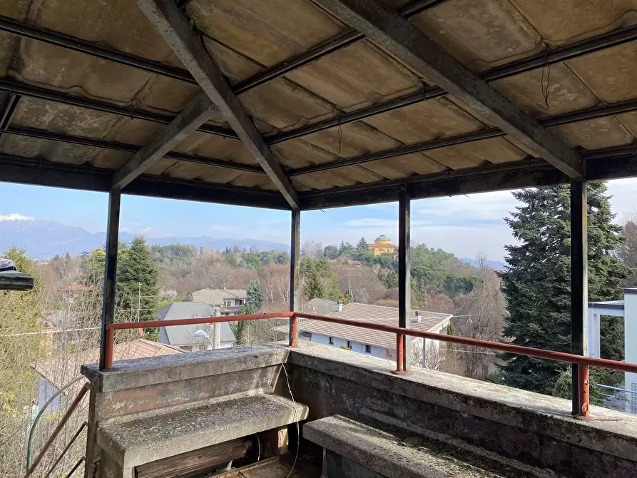 Immagine 8 di Villa in vendita  in Via Fiume a Inverigo