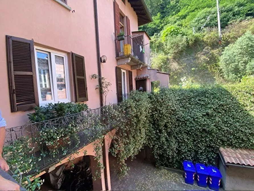 Immagine 10 di Bilocale in vendita  a Como