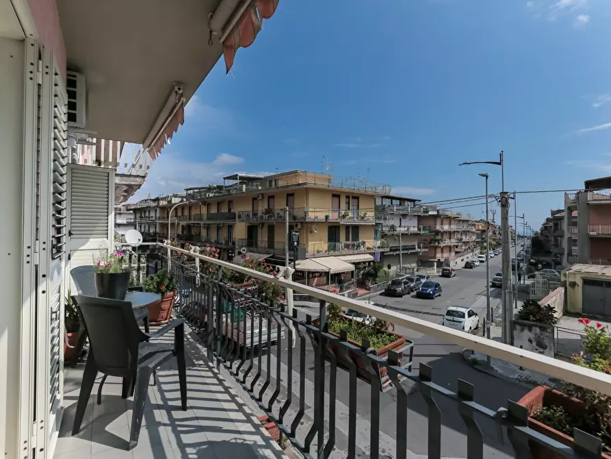 Immagine 11 di Trilocale in vendita  in Via IV Novembre 135 a Aci Catena