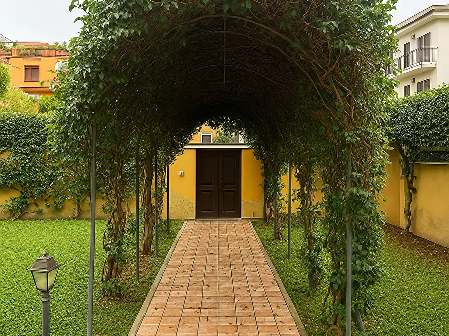 Immagine 14 di Trilocale in vendita  in Via Leonida Rech 58 a Roma