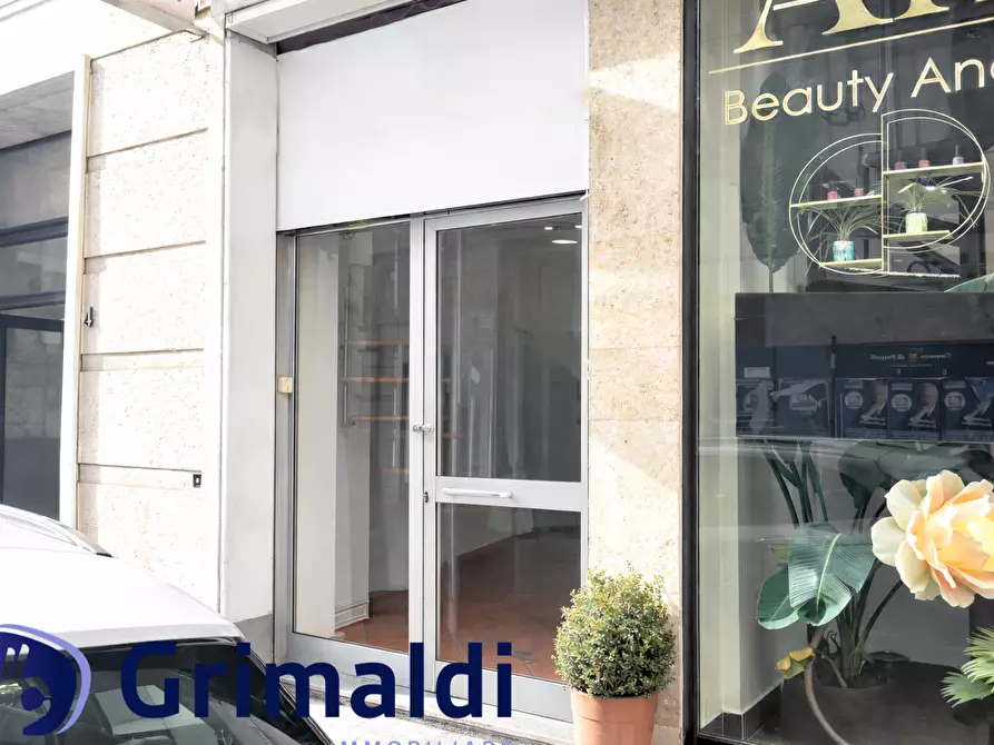 Immagine 6 di Locale commerciale in affitto  a Napoli