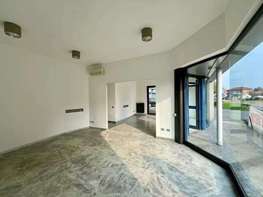 Immagine 1 di Locale commerciale in affitto  in Via Dante Alighieri 26 a Lurago D'erba