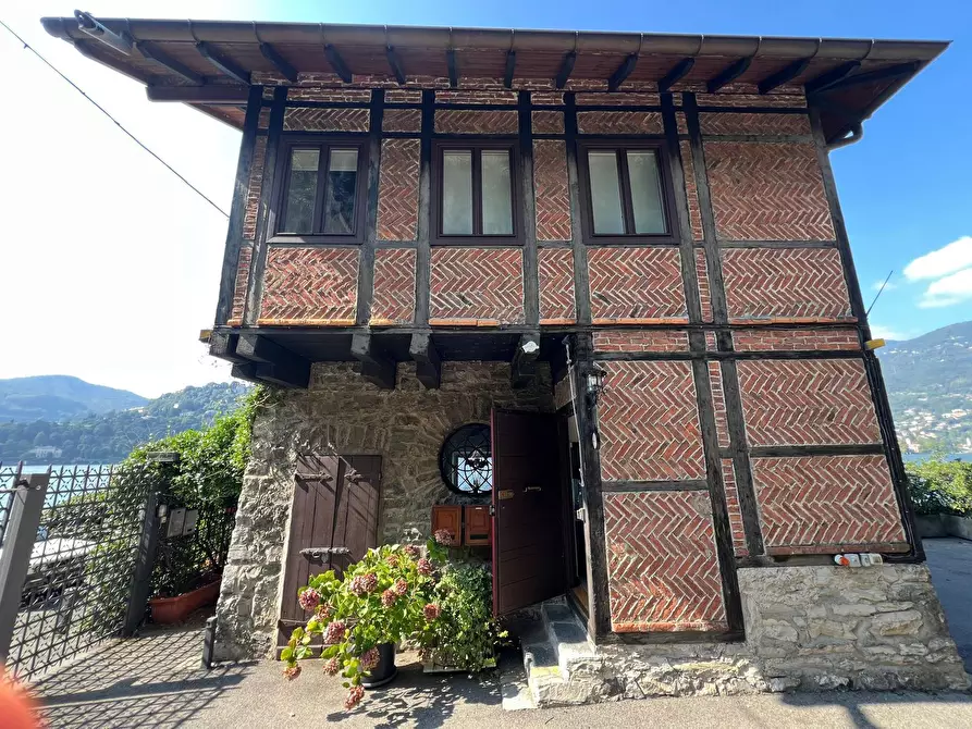 Immagine 1 di Casa indipendente in affitto  in Viale Geno 16 a Como