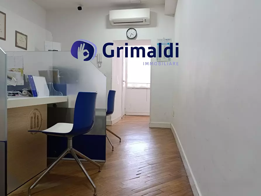 Immagine 12 di Ufficio in affitto  a Napoli