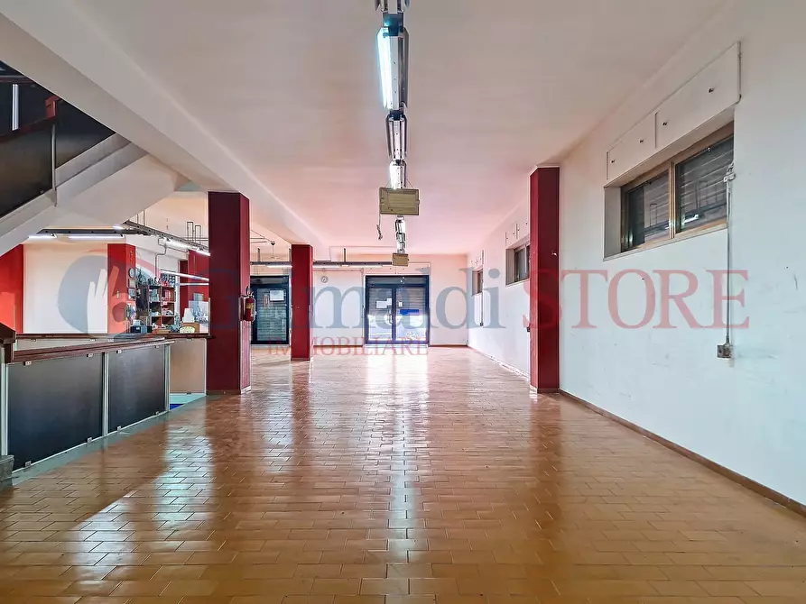 Immagine 17 di Attività commerciale in vendita  a Francavilla Fontana