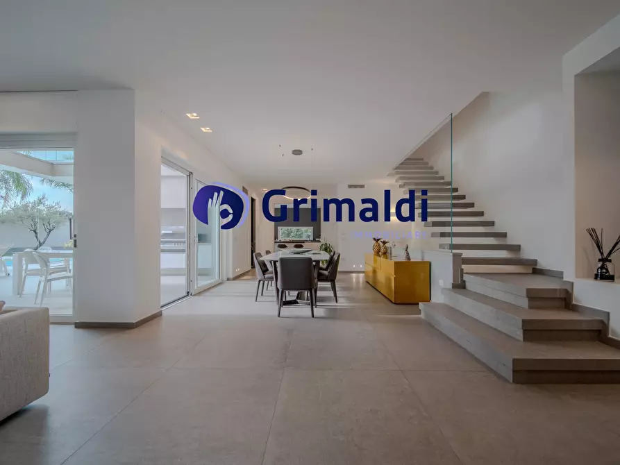 Immagine 10 di Villa in vendita  a Napoli