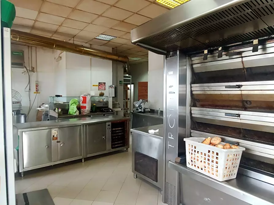 Immagine 7 di Locale commerciale in vendita  in Viale Porta Pia 5 a Brindisi