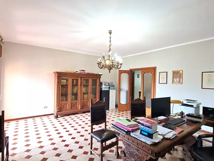 Immagine 16 di Pentalocale in vendita  in Via Antonio Annarumma 35 a Avellino