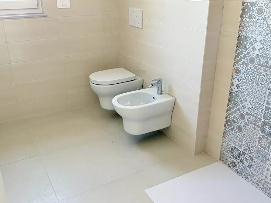 Immagine 9 di Bilocale in vendita  a Sarzana