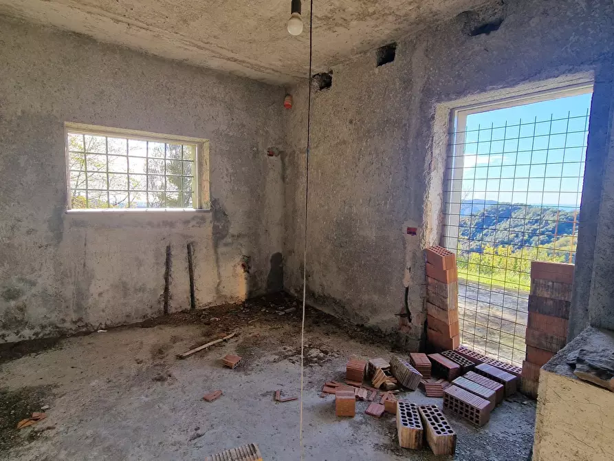 Immagine 34 di Rustico / casale in vendita  a Sarzana