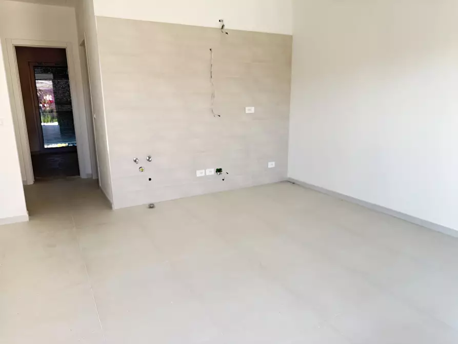 Immagine 2 di Bilocale in vendita  a Sarzana