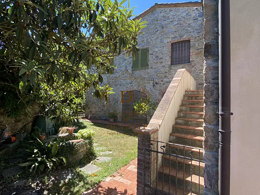 Immagine 3 di Rustico / casale in vendita  a Ameglia