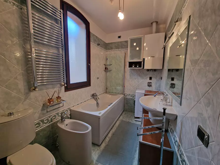 Immagine 25 di Trilocale in affitto  in SS432 75 a Ameglia