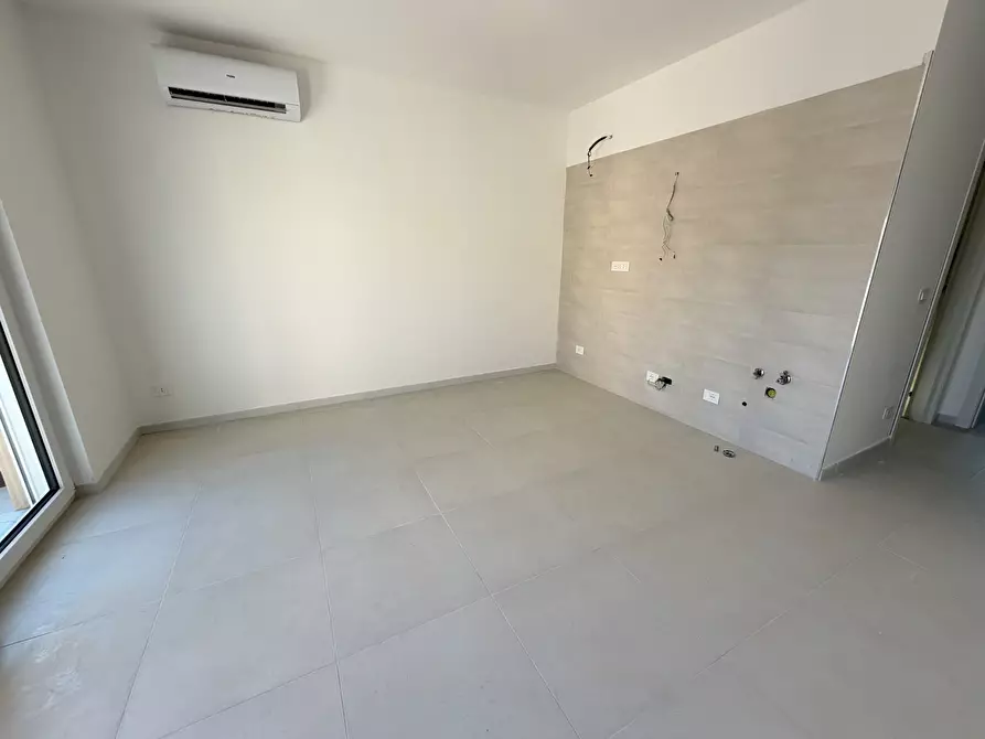 Immagine 2 di Bilocale in vendita  a Sarzana