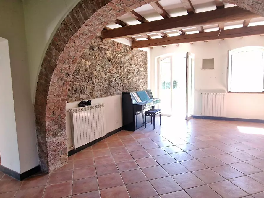 Immagine 2 di Casa indipendente in vendita  a Ameglia