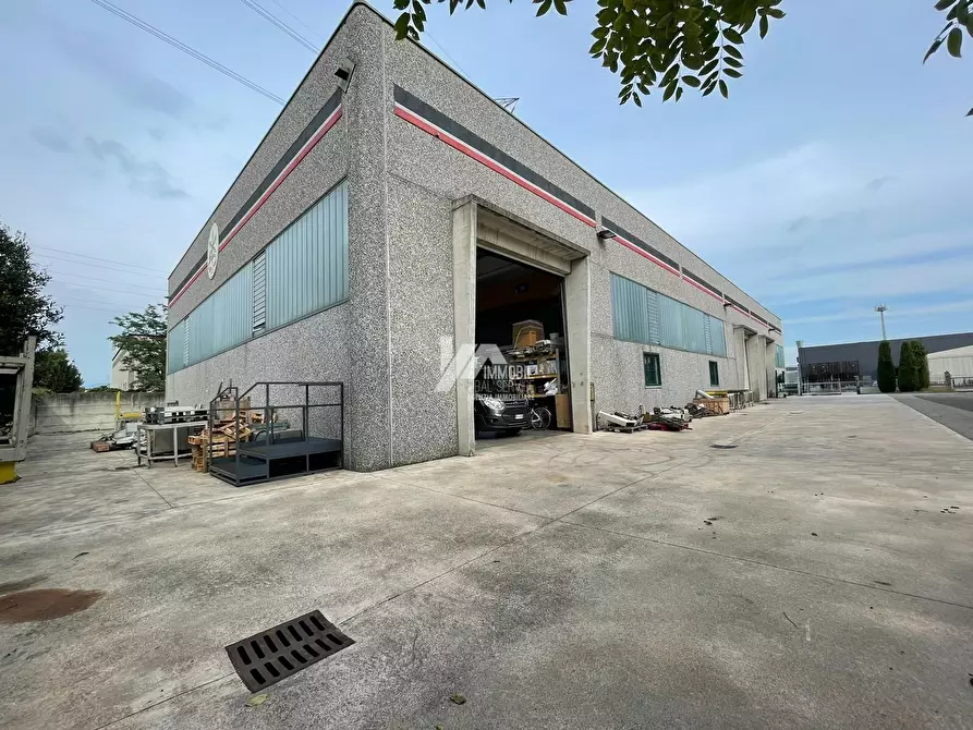 Immagine 2 di Attività artigianale in vendita  in Via dell'Industria a Travagliato