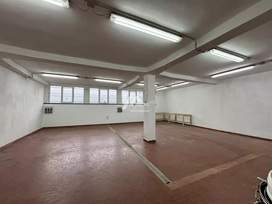 Immagine 1 di Laboratorio in vendita  in via carabioli a Cellatica